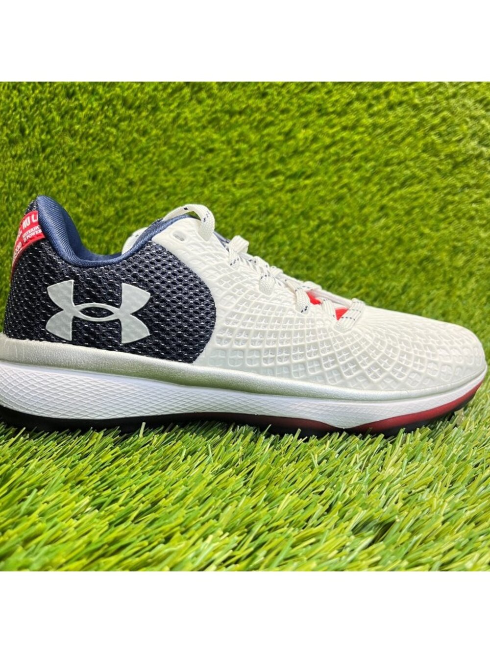 Under Armour Glyde 2.0 Metal LE Womens Size 7 White Blue Running Softball Cleats